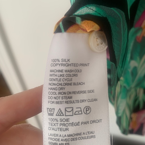 Tommy Bahama 100% Silk Short Sleeve Button Up - Picture 4 of 4